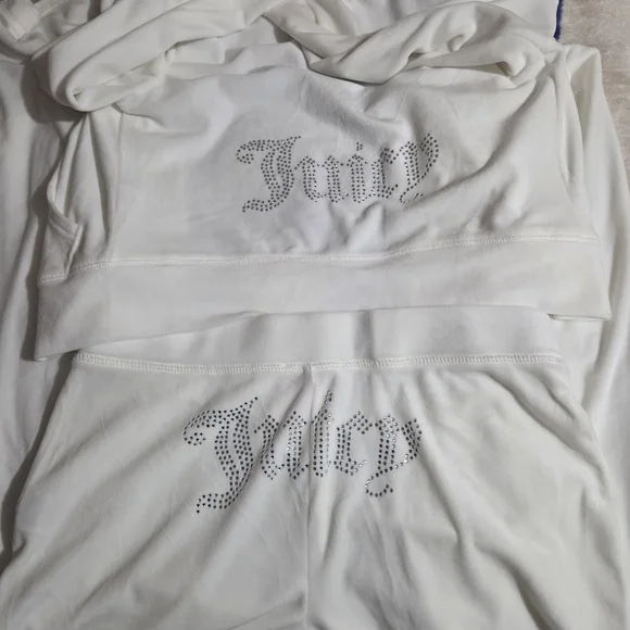 Juicy Couture White Lounge Set - Picture 4 of 4